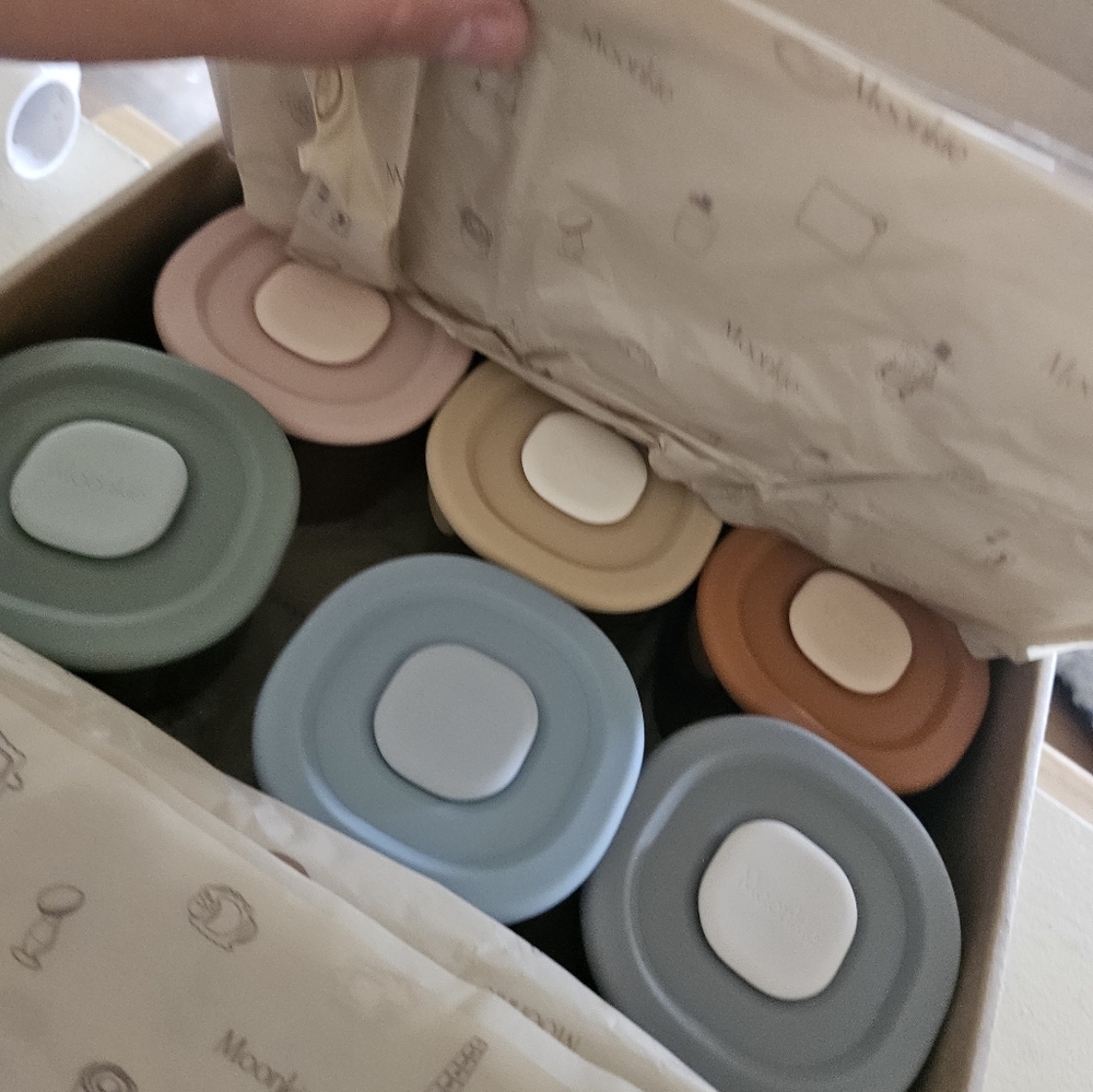 Silicone baby food containers
